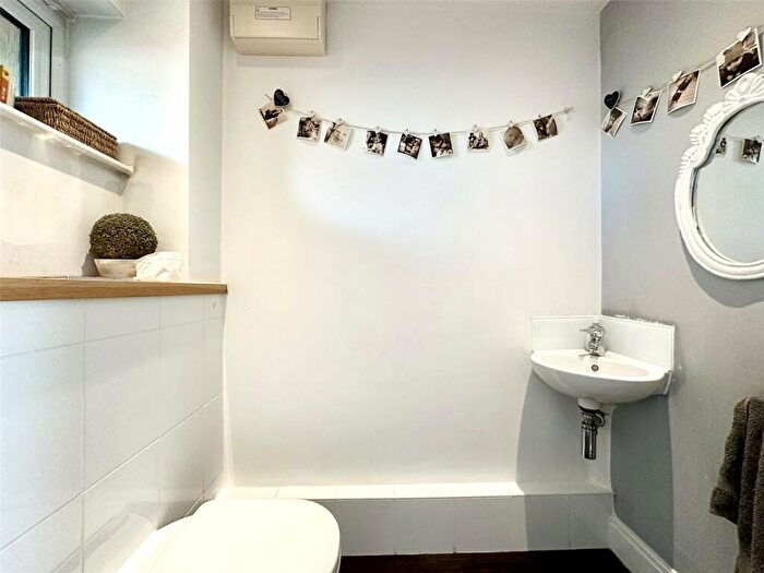 3 Bedroom End Of Terrace House For Sale In Castle Street, Swanscombe, Kent, DA10