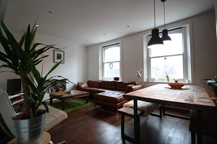 4 Bedroom Flat To Rent In Coldharbour Lane, London, SW9