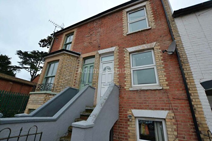 4 Bedroom Terraced House To Rent In Donnington Gardens, Reading, RG1