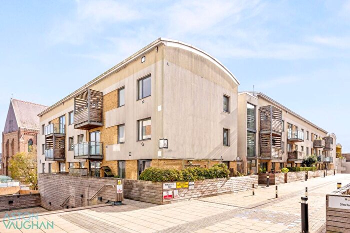 3 Bedroom Apartment To Rent In Sheffield Court, Brighton, BN1