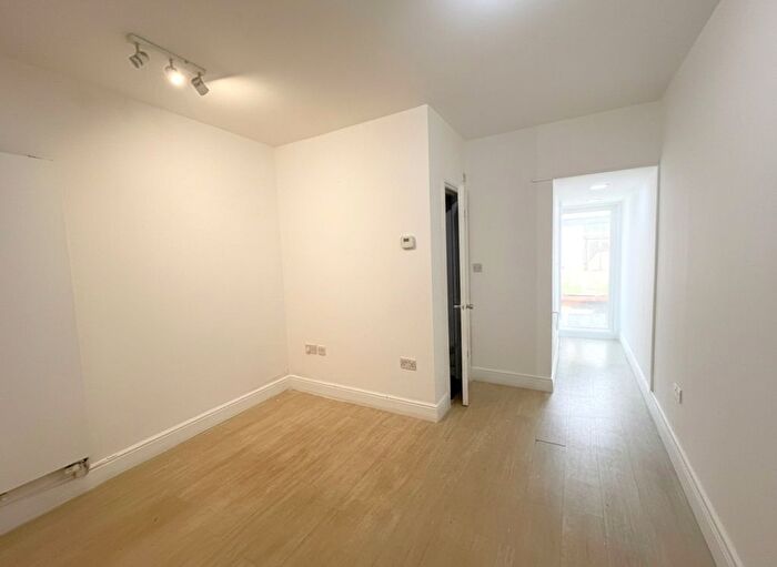 3 Bedroom Terraced House To Rent In Myrtle Road, Hounslow, TW3