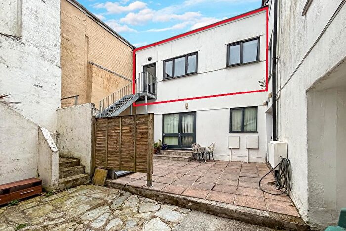 1 Bedroom Flat For Sale In High Street, Falmouth, TR11
