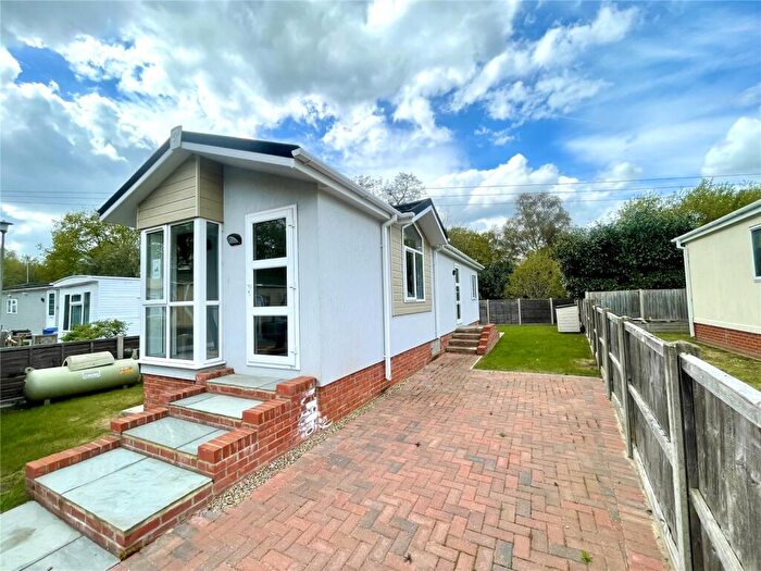 2 Bedroom Mobile Home For Sale In Brookside Park, Hawley Lane, Farnborough, Hampshire, GU14