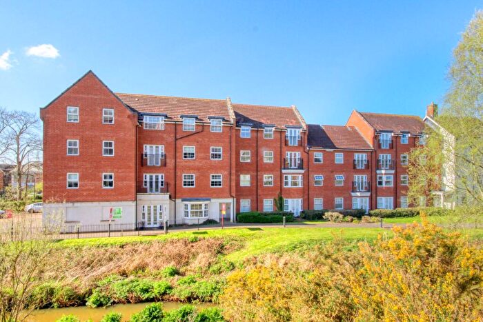 2 Bedroom Apartment For Sale In Ashville Way, Wokingham, RG41