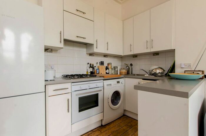 2 Bedroom Flat To Rent In Effra Road, Brixton, London, SW2