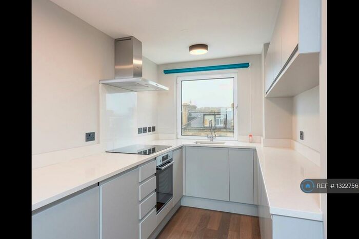 2 Bedroom Flat To Rent In The Drive, Hove, BN3