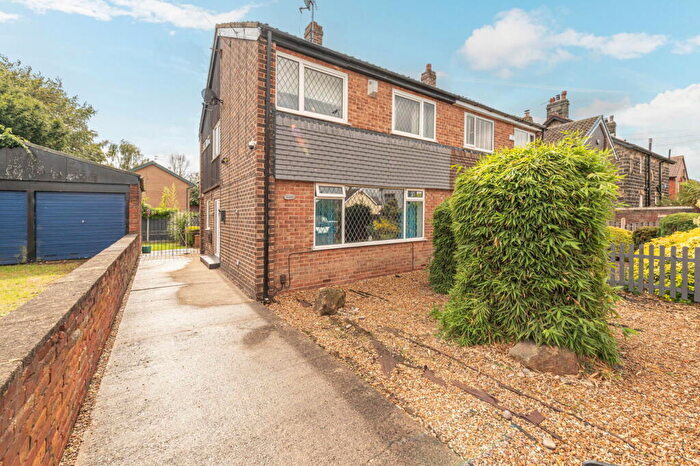 3 Bedroom Semi-Detached House For Sale In Hollyshaw Grove, Leeds, LS15