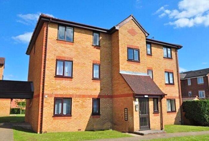 2 Bedroom Flat To Rent In Lowestoft Drive, Slough, SL1