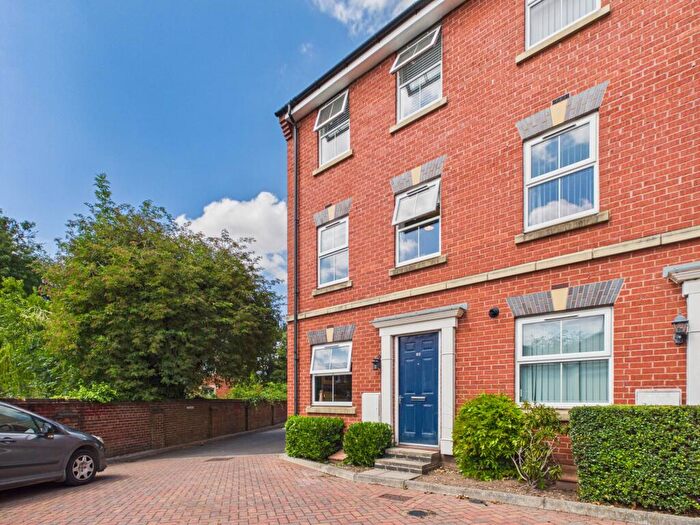4 Bedroom Town House For Sale In Magnus Court, Chester Green, DE21