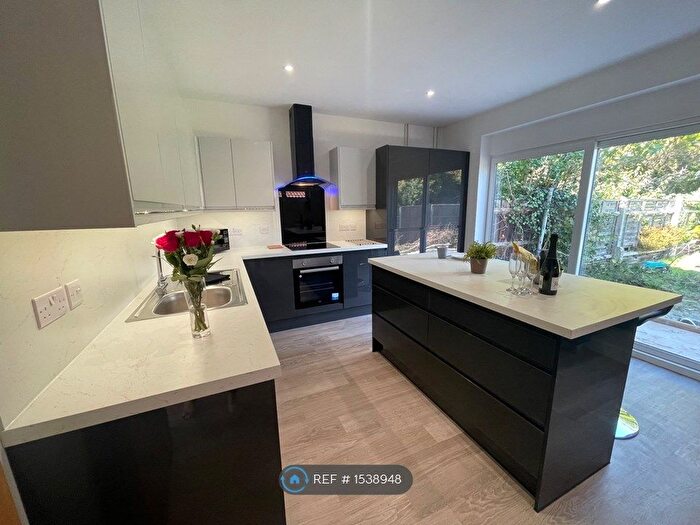 4 Bedroom Semi-Detached House To Rent In Kitchener Road, Southampton, SO17