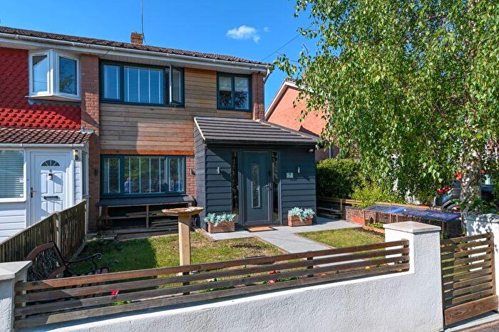 3 Bedroom End Of Terrace House For Sale In Spinney Close, Cowplain, PO8