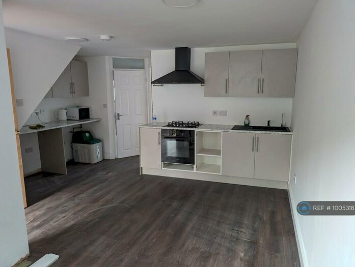 1 Bedroom Flat To Rent In The Oaks, Bracknell, RG12