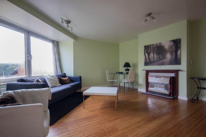 2 Bedroom Flat To Rent In L – New Arthur Place, Edinburgh, EH8