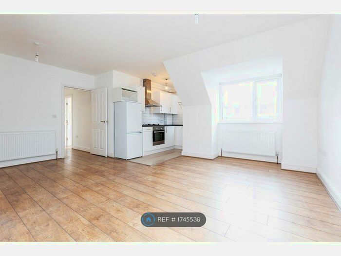 2 Bedroom Flat To Rent In Fayland Avenue, London, SW16