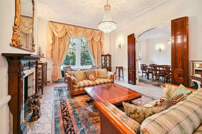 4 Bedroom Flat To Rent In Wellington Court, Knightsbridge, SW1X