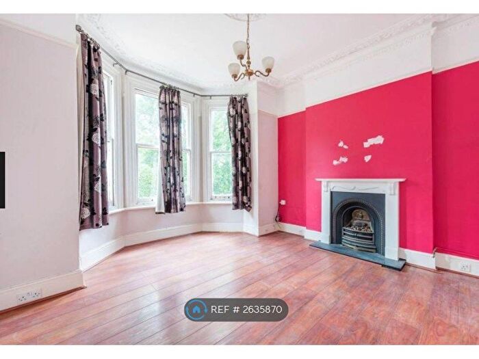 2 Bedroom Flat To Rent In Park Hill, London, W5