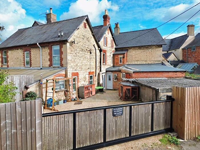 5 Bedroom Semi Detached House For Sale In Cashes Green Road, Stroud, GL5