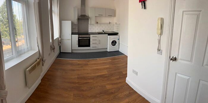 1 Bedroom Flat To Rent In George Lane, Southwoodford, E18