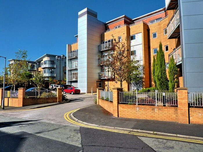 2 Bedroom Flat To Rent In Bury Old Road, Whitefield, M45