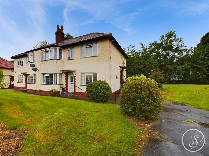 2 Bedroom Flat For Sale In Sandringham Drive, Leeds, LS17