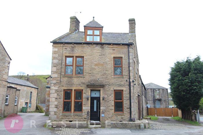 3 Bedroom Semi Detached House For Sale In Halifax Road, Littleborough, OL15