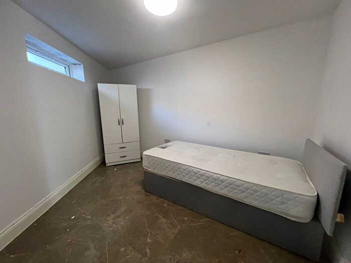 2 Bedroom Flat To Rent In Grafton Road, Dagenham, RM8