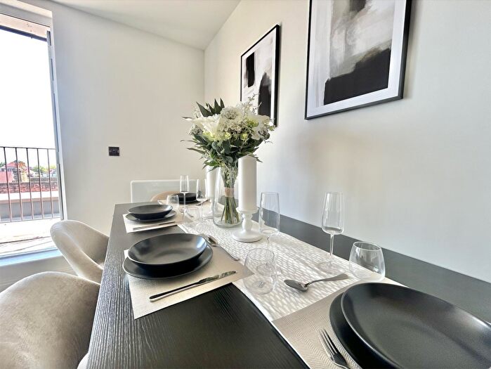 2 Bedroom Flat For Sale In Chalkwell Heights, Westcliff-On-Sea, SS0