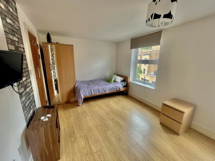 Studio To Rent In Woolwich, SE18