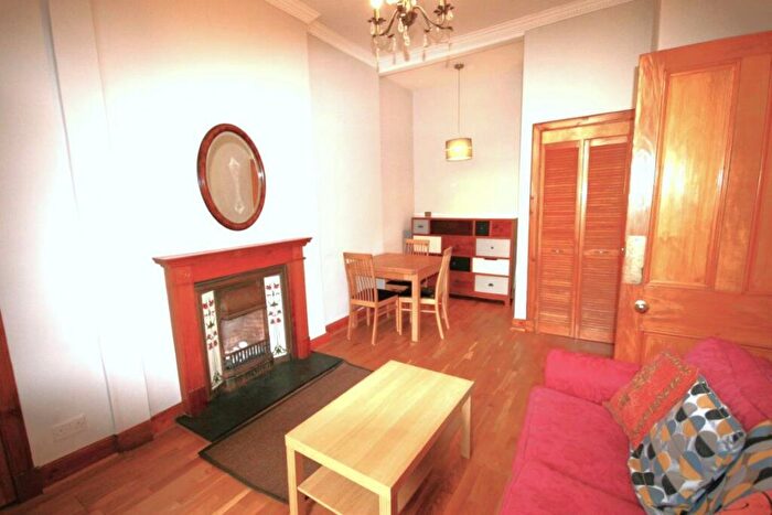 1 Bedroom Flat To Rent In Tay Street, Edinburgh, EH11