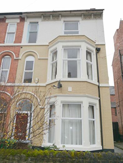 5 Bedroom Semi-Detached House To Rent In Burford Road, Forest Fields, NG7