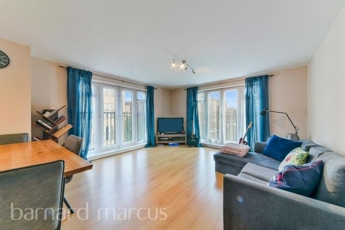 2 Bedroom Flat To Rent In Schoolgate Drive, Morden, SM4