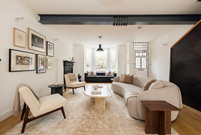 4 Bedroom Detached House For Sale In Oxford Gardens, London, W10