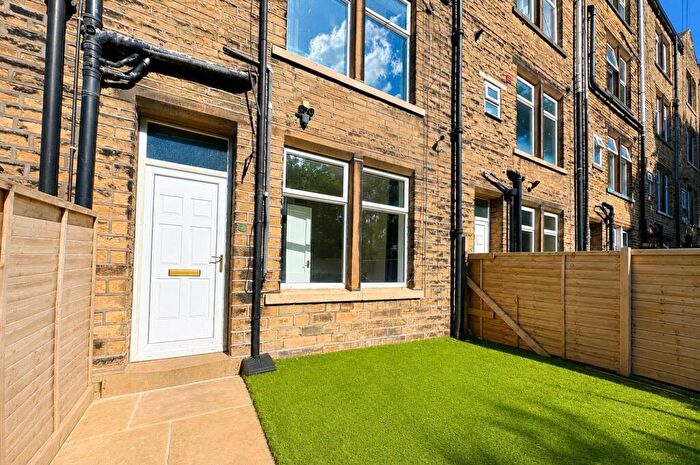 1 Bedroom Terraced House For Sale In Stoney Royd Terrace, Halifax, West Yorkshire, HX3
