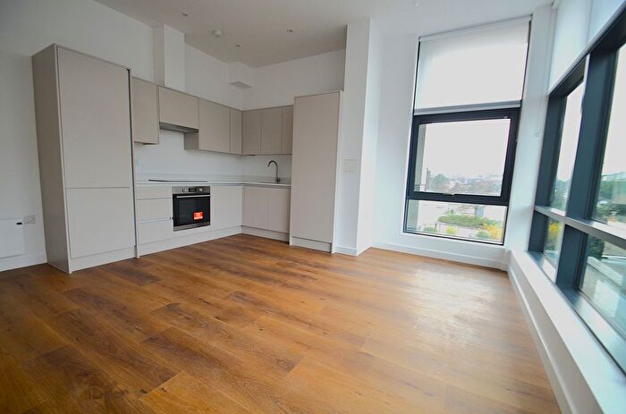 1 Bedroom Flat To Rent In The Causeway, Staines-Upon-Thames, TW18
