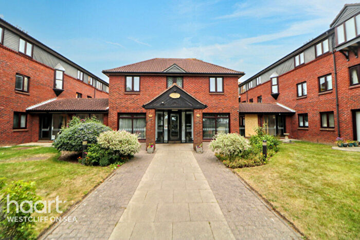 2 Bedroom Flat For Sale In Imperial Avenue, Westcliff-On-Sea, SS0