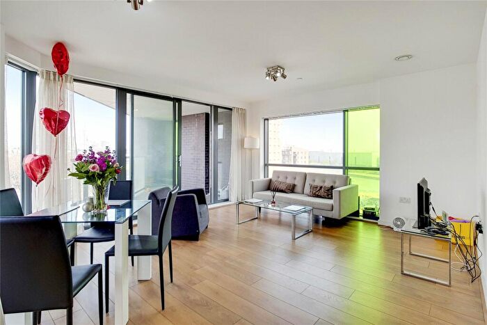 2 Bedroom Apartment To Rent In Yeoman Court London, E14