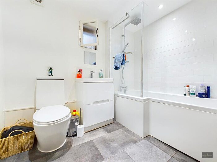 1 Bedroom Flat To Rent In Fore Street, Exeter, EX4