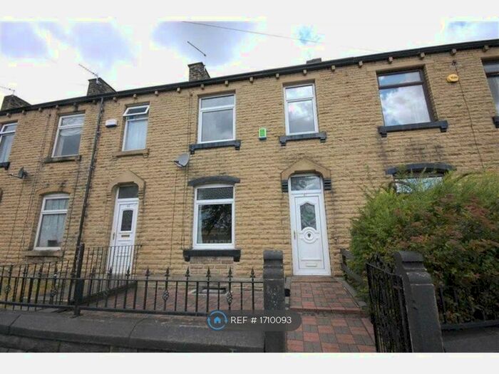 2 Bedroom Terraced House To Rent In Oak Road, Huddersfield, HD2