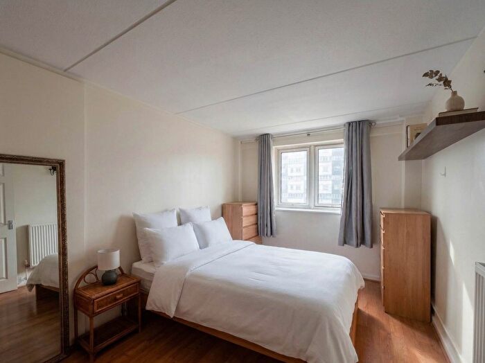 3 Bedroom Flat To Rent In Lucas Court, Strasberg Road, Battersea, SW11