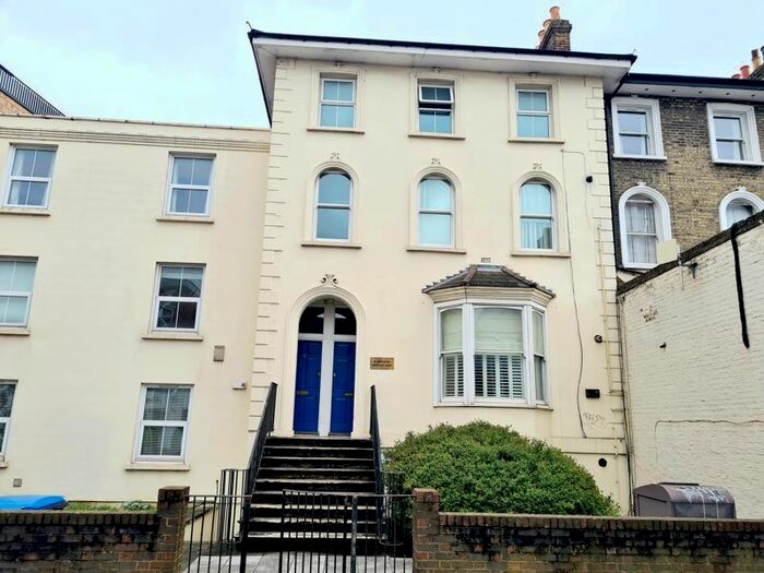 2 Bedroom Flat To Rent In Merton Road, London, SW19