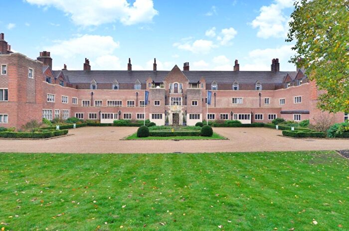 2 Bedroom Apartment To Rent In Kings Drive, Midhurst, West Sussex, GU29