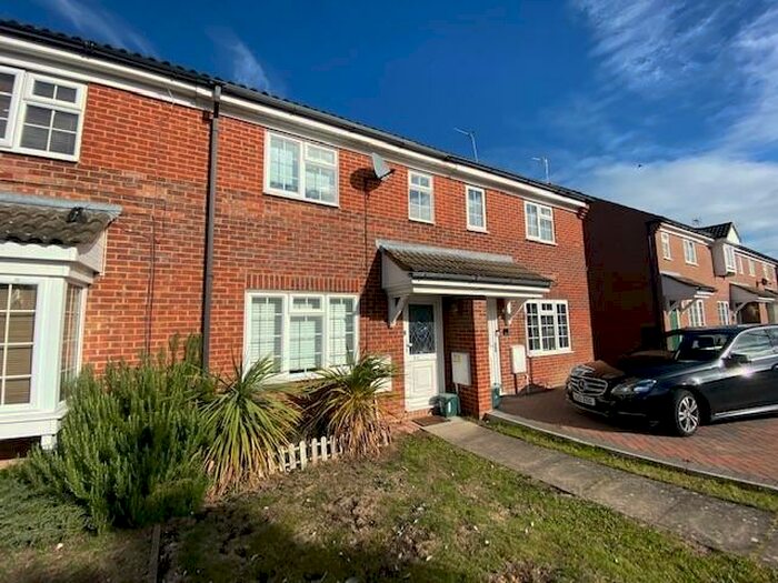 3 Bedroom Terraced House To Rent In Thomson Close, Aylesbury, HP21