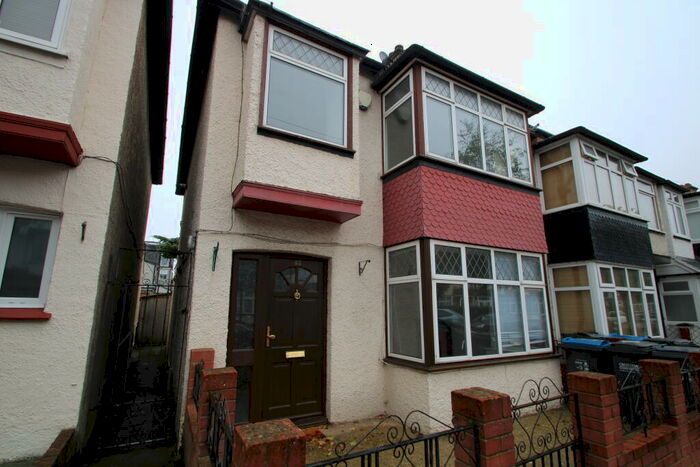 3 Bedroom House To Rent In Alderton Road, Croydon, CR0
