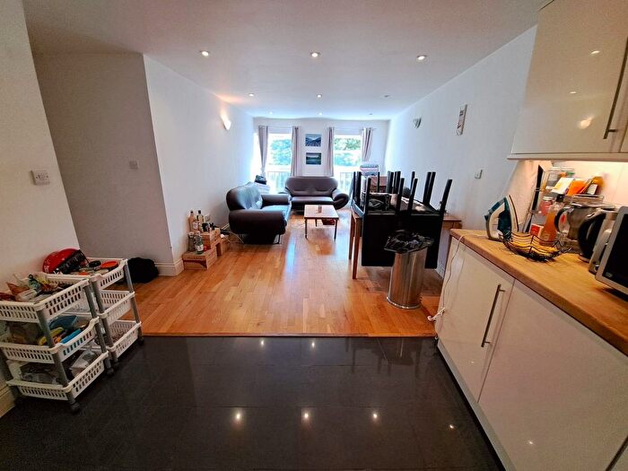 2 Bedroom Flat To Rent In Victory Road Mews, South Wimbledon, London, SW19