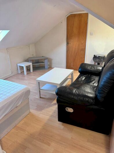 Studio To Rent In Green Lane, Seven Kings, IG3