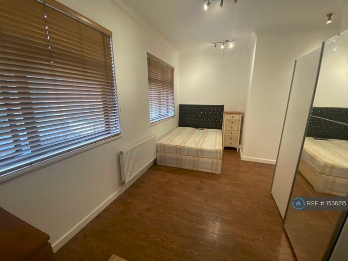 Studio To Rent In Seven Sisters Road, London, N4