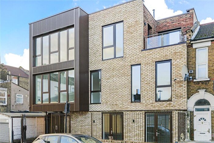 2 Bedroom Apartment For Sale In Michigan Avenue, London, E12