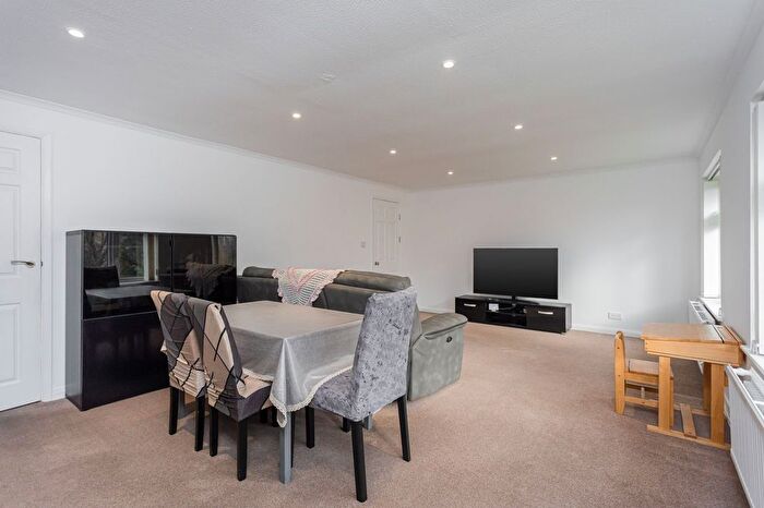 2 Bedroom Flat For Sale In Le May Close, Horley, RH6