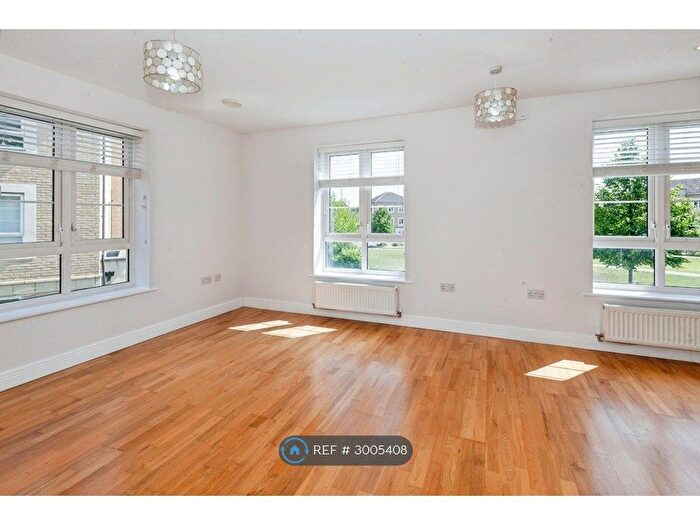 2 Bedroom Flat To Rent In Kings Reach, Slough, SL3
