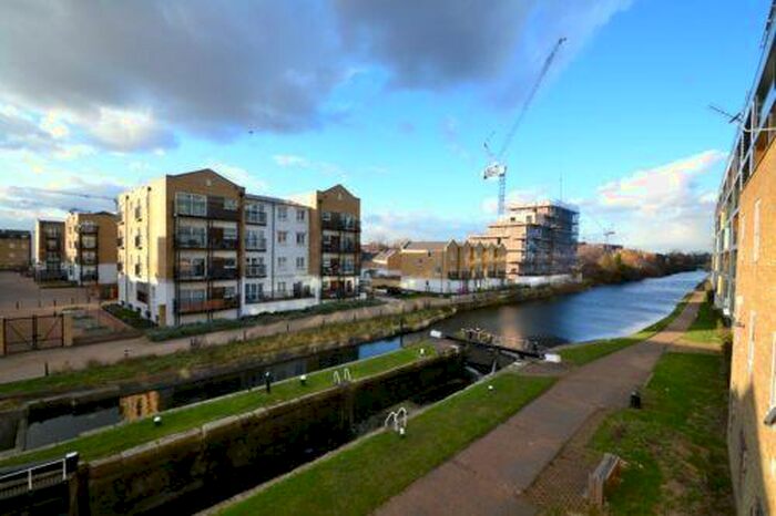 2 Bedroom Apartment To Rent In Copperfield Road, London, E3